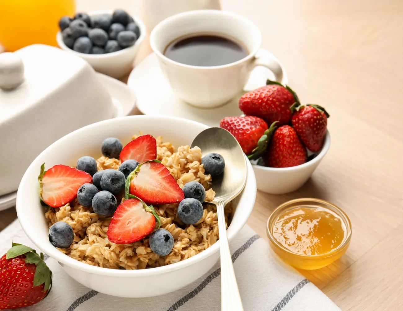 Een gezond stevig ontbijt met yoghurt en cruesli