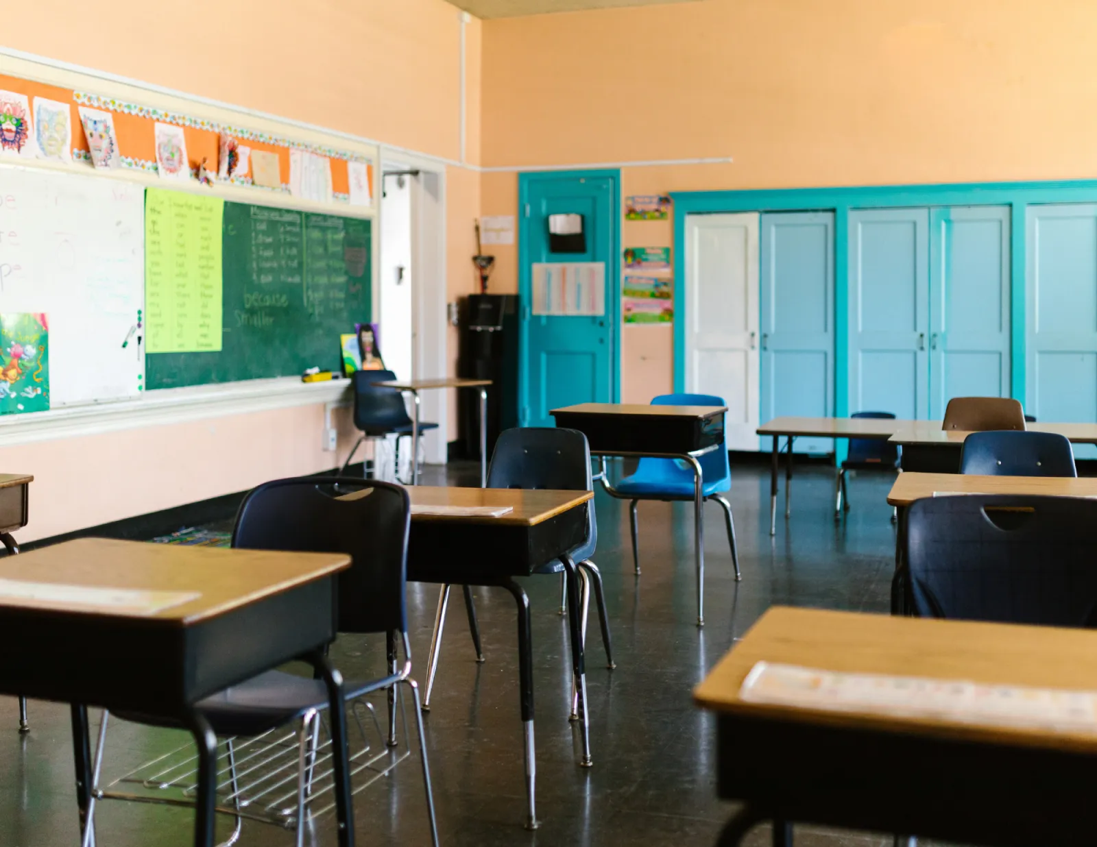 Klaslokaal in examen opstelling